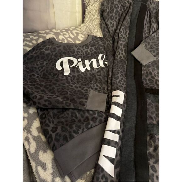 VS pink grey leopard knit sweatsuit set tracksuit- joggers & crewneck small - Picture 5 of 12